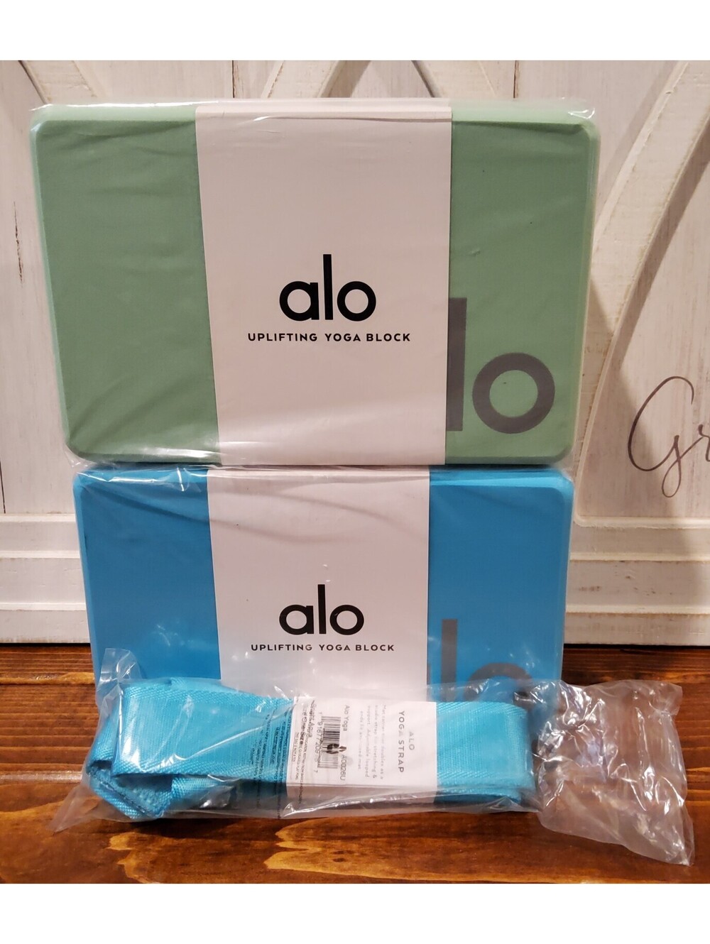 Alo Yoga Uplifting Foam Yoga Blocks (2) w/ Strap Set, Lightweight Blue/Green